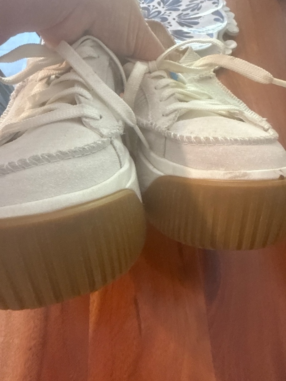 Uggs - Picture 3 of 6